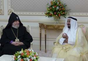 Католикос всех армян Гарегин Второй и принц эмирата Шарджа шейх Султан бин Мохаммед аль Касими
