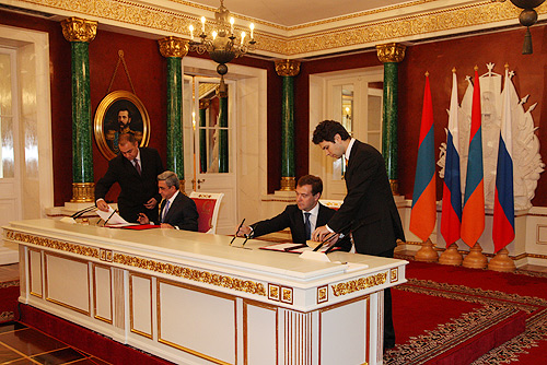 Подписание российско-армянского совместного заявления